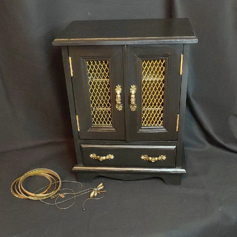 🎁 Elegant Jewelry Box Musical Refurbished Black and Gold